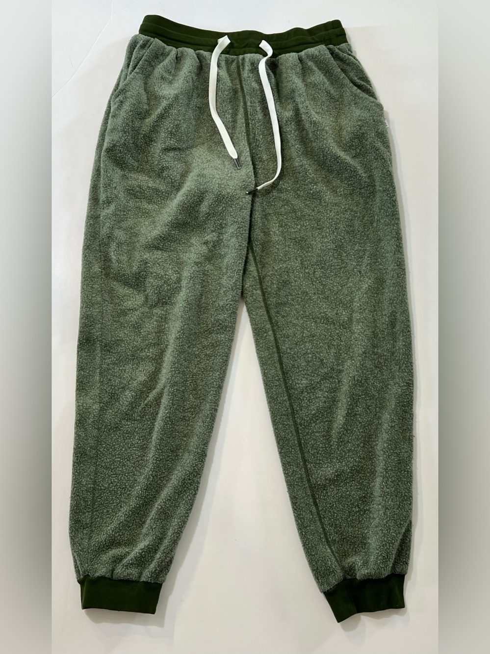Feat Unisex BlanketBlend Joggers iguana Size XL NWT!